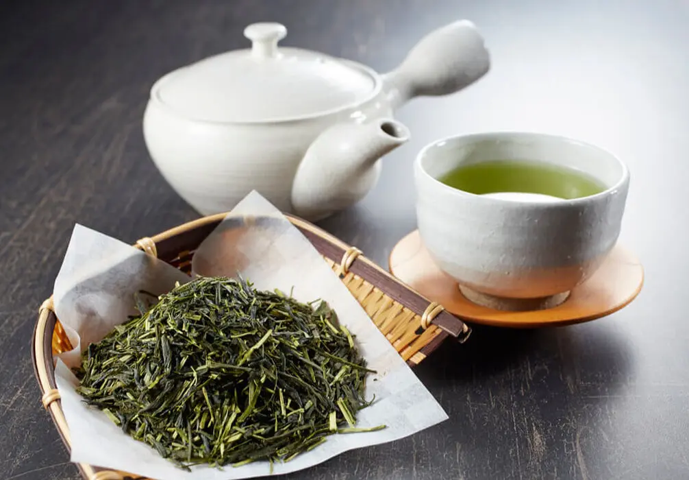 چای سبز و مدیریت وزن؛ ابزاری برای اصلاح سبک زندگی یا معجزهای برای لاغری؟