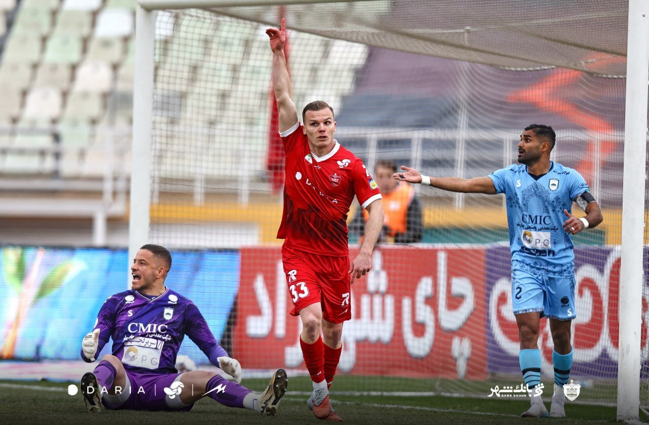 دنیل گرا، مدافع مجارستانی پرسپولیس، حاضر به فسخ قرارداد نیست