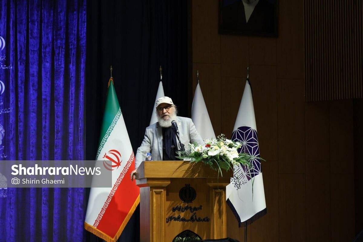 داریوش ارجمند درباره نقش آیتالله خامنهای در مشهد سخن میگوید