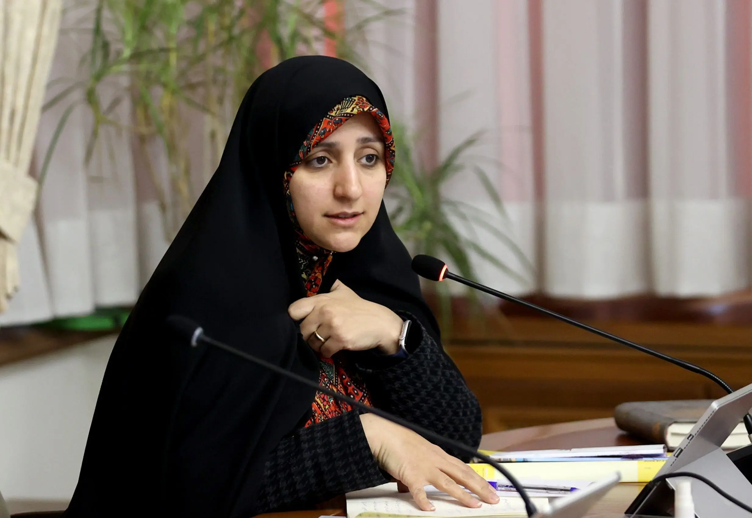 بهروزآذر: زنان نباید به دلیل سبک زندگی و پوشش از جامعه طرد شوند