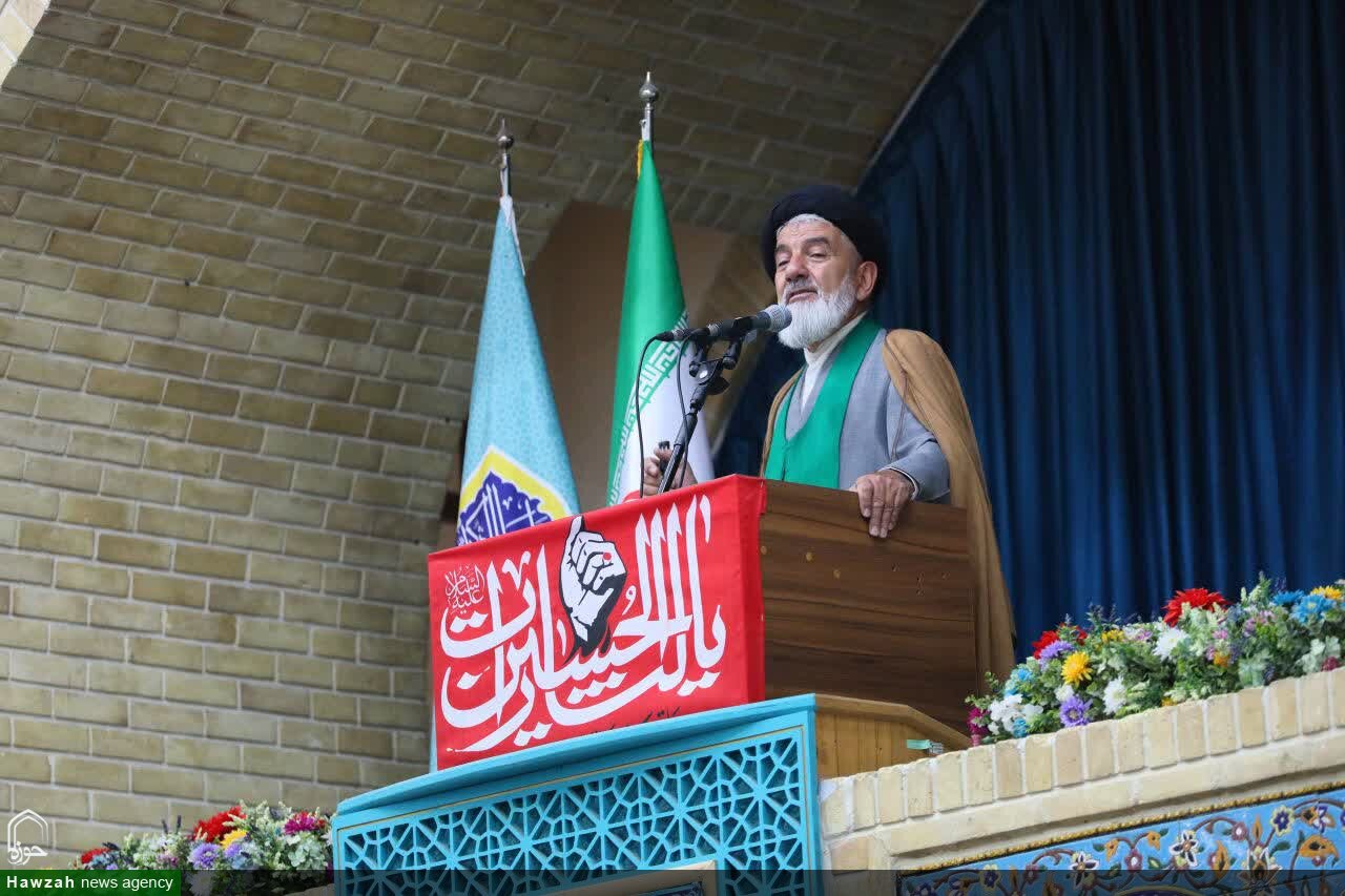 تأکید امام جمعه موقت همدان بر وحدت ملی و لزوم حل بحرانهای معیشتی