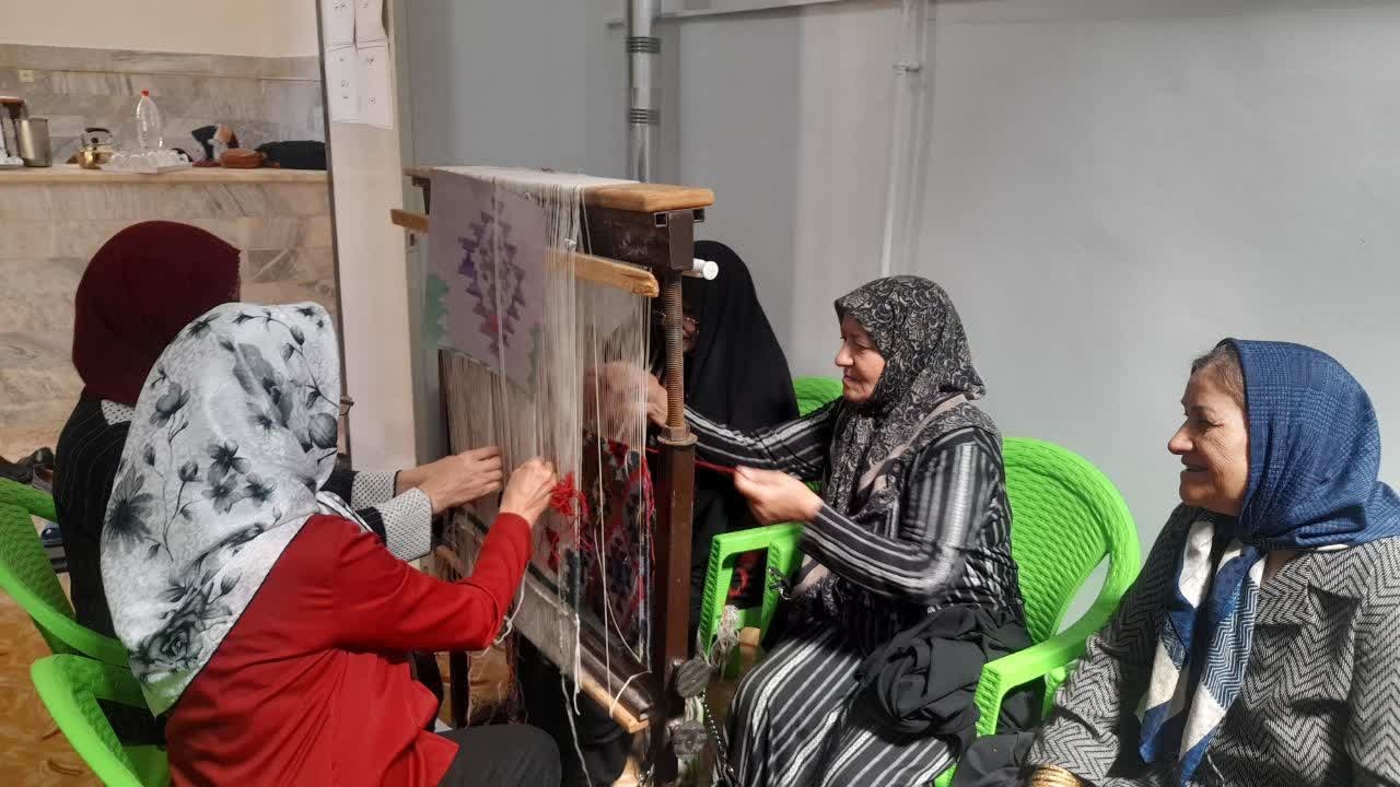 شروع دوره جدید آموزش گلیمبافی در شهرستان خدابنده