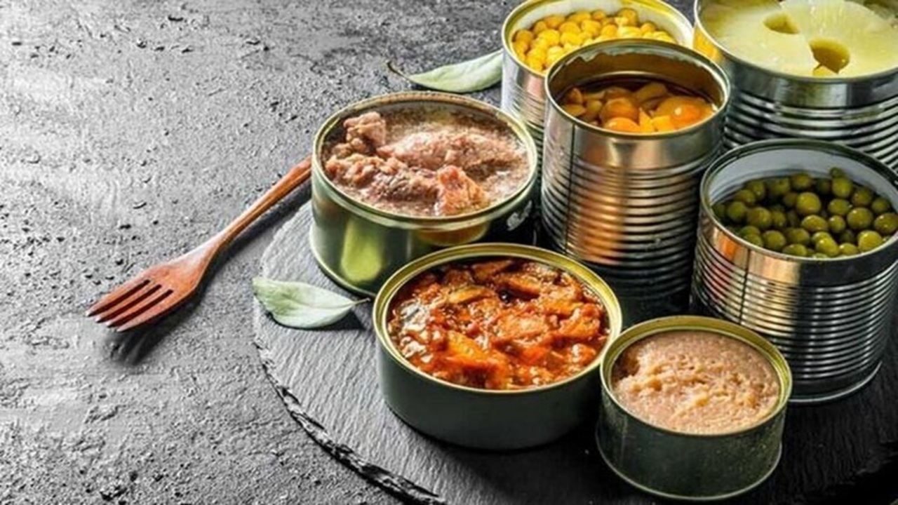 چگونه کنسروها را نگهداری کنیم؟ خطر بوتولیسم و نکات ایمنی