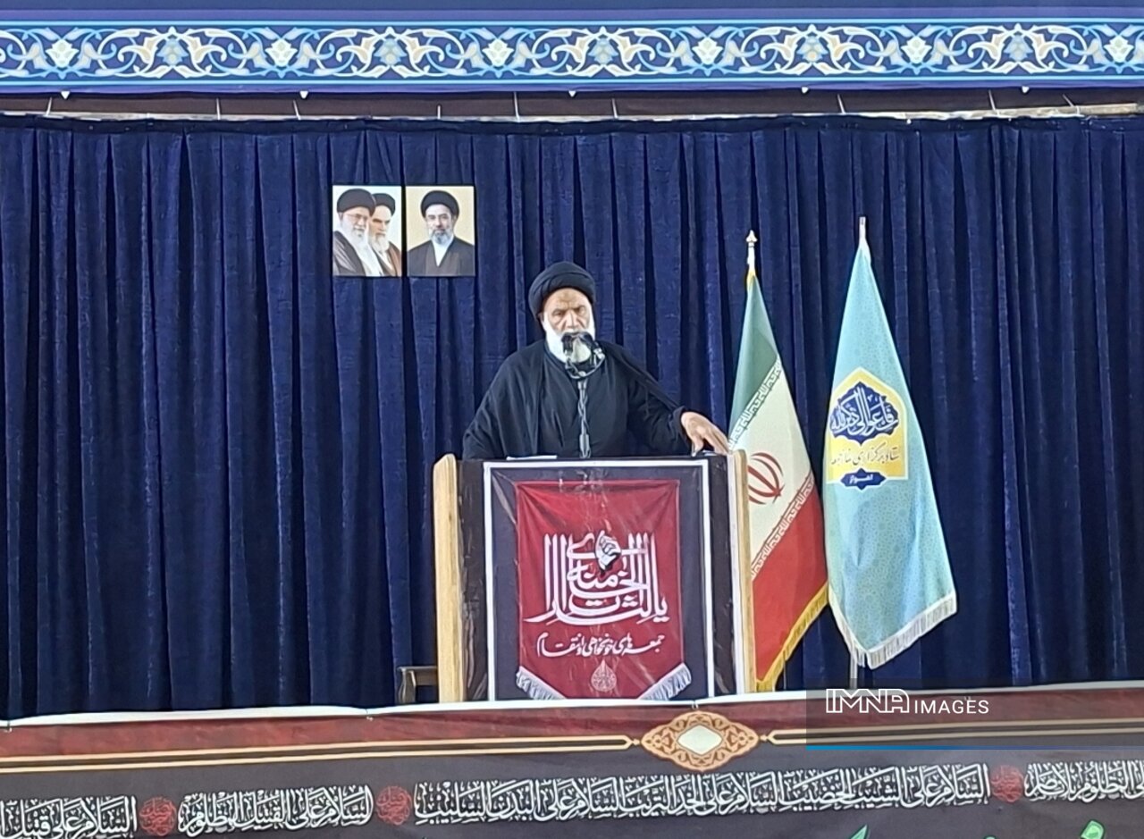 وحدت و ولایتمداری، رمز عبور از فشارهای دشمن