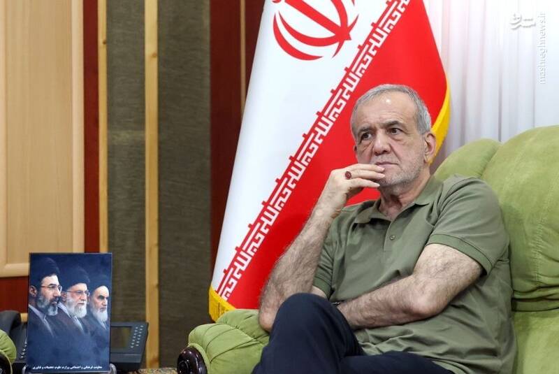 پخش دوباره شایعه استعفای رئیسجمهور و واکنش دفتر رهبر انقلاب