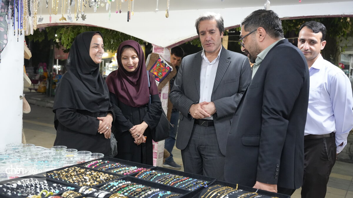 بازدید رئیس دبیرخانه ساماندهی و حمایت از مشاغل خانگی از بازارچه تاقبستان