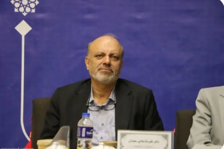 منادی: دانشگاه آزاد نباید به شهریه وابسته باشد