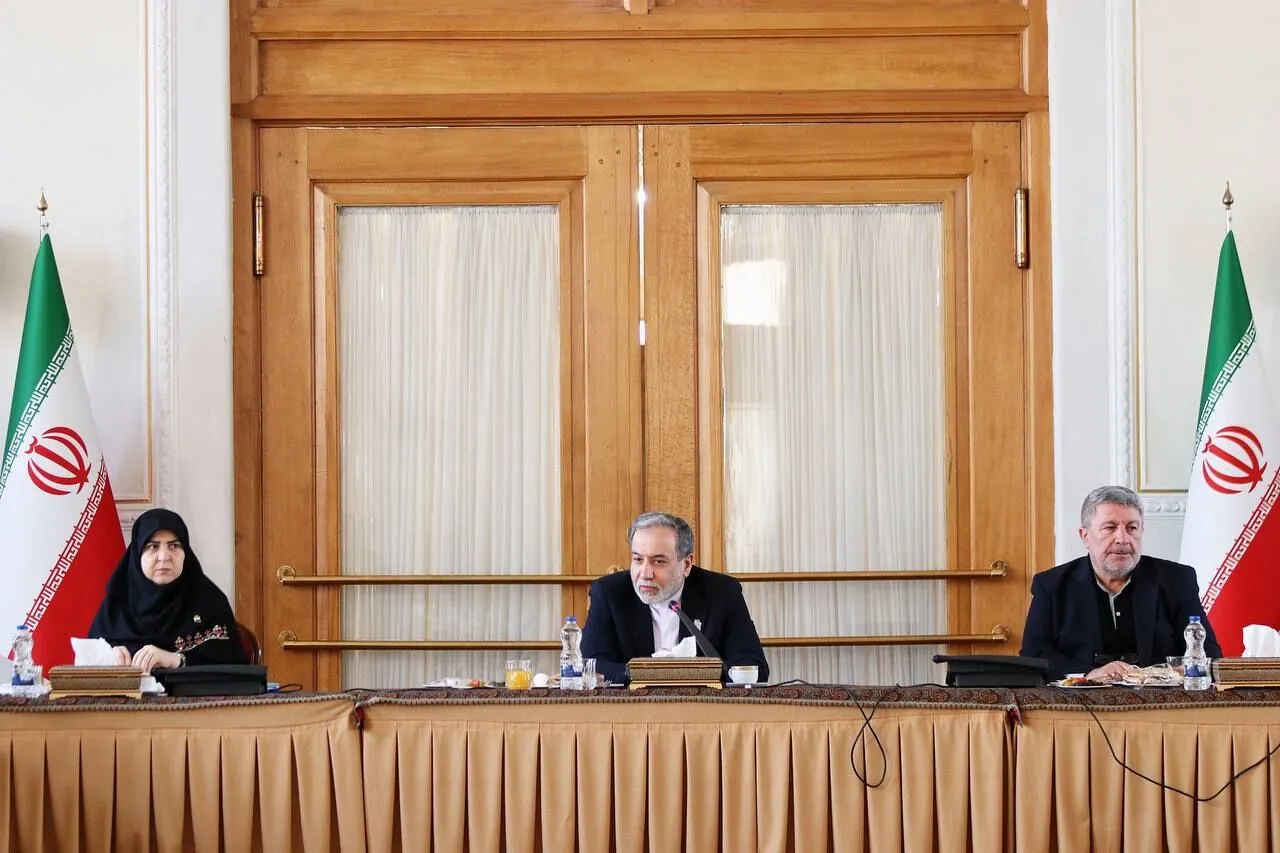 نقش کلیدی رسانهها در روایتگری دفاع مقدس؛ تأکید وزیر امور خارجه