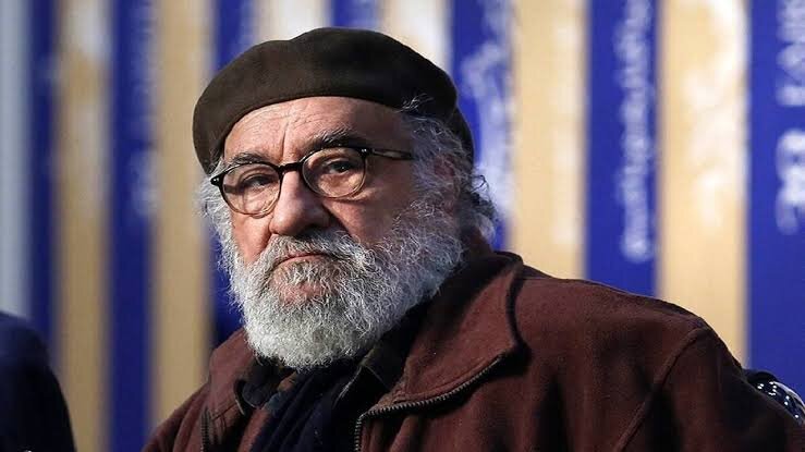 داریوش ارجمند در سن ۲۷ سالگی با کروات دیده شد