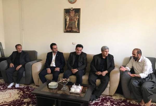 دیدار معاون استاندار کردستان با خانواده شهید اسامه محمودیان