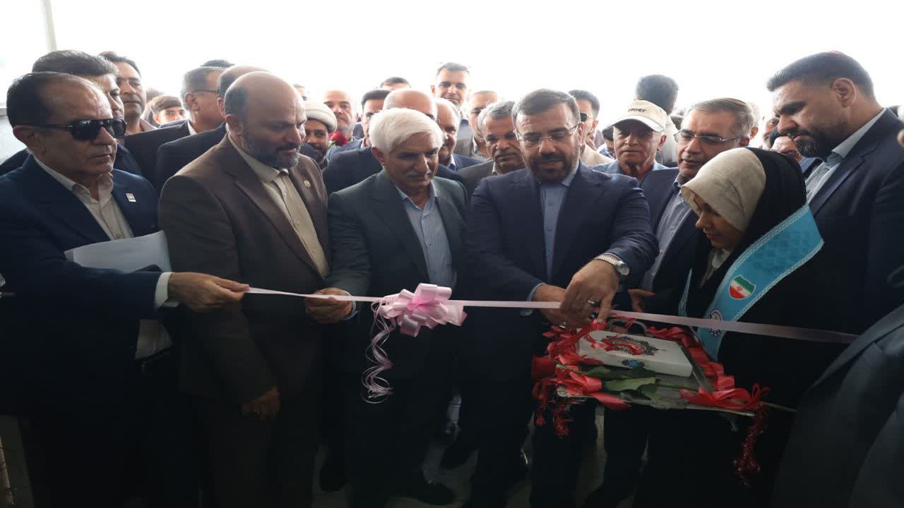 افتتاح دبیرستان خیرساز و آغاز تعریض محور کازرون - قائمیه