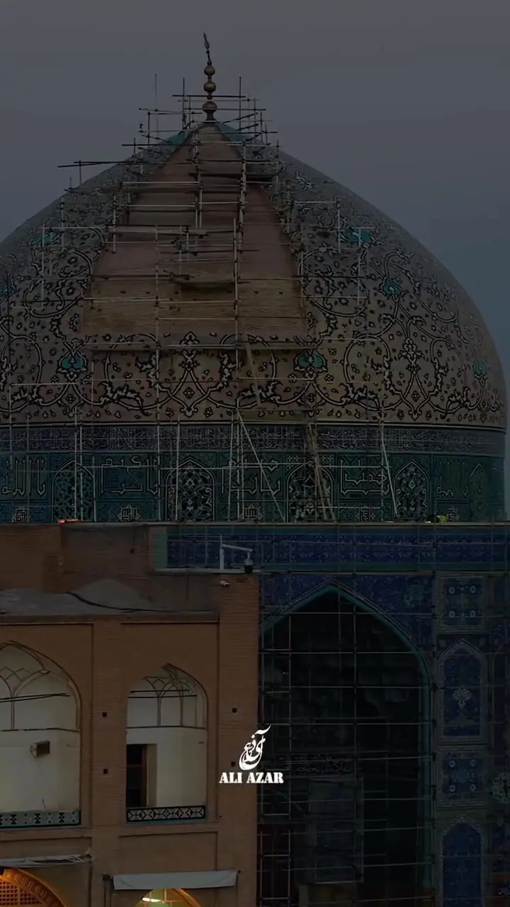 تلاقی ماه کامل و داربستهای مسجد شیخ لطفالله در قاب عکس