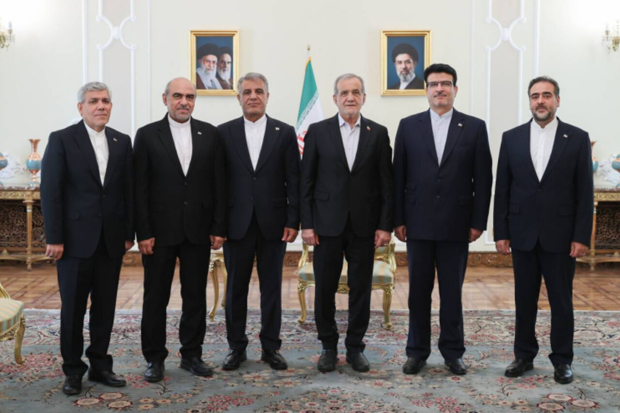 پزشکیان: منافع ملی با زیادهخواهی تامین نمیشود