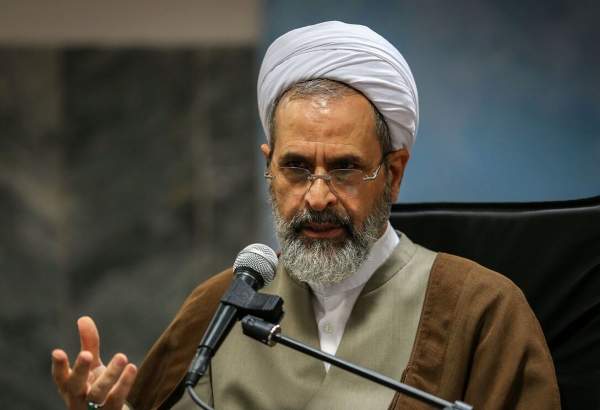 علیرضا اعرافی در مراسم چهلم شهادت آیتالله خامنهای