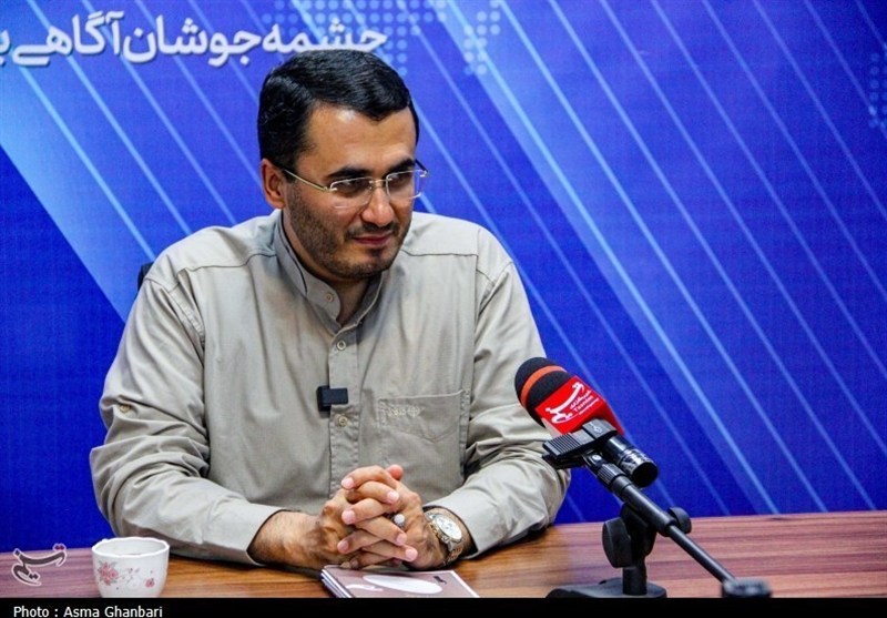 روح‌الله متفکرآزاد: انتقام خون شهدا قابل معامله نیست