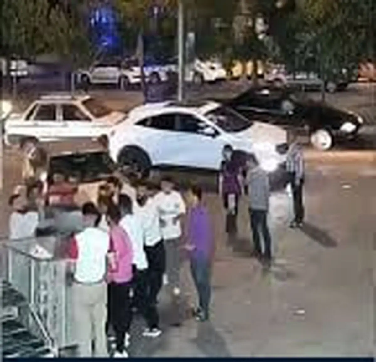 نوجوان در تبریز مورد آزار و اذیت قرار گرفت؛ کسبهها او را به سطل زباله هل دادند