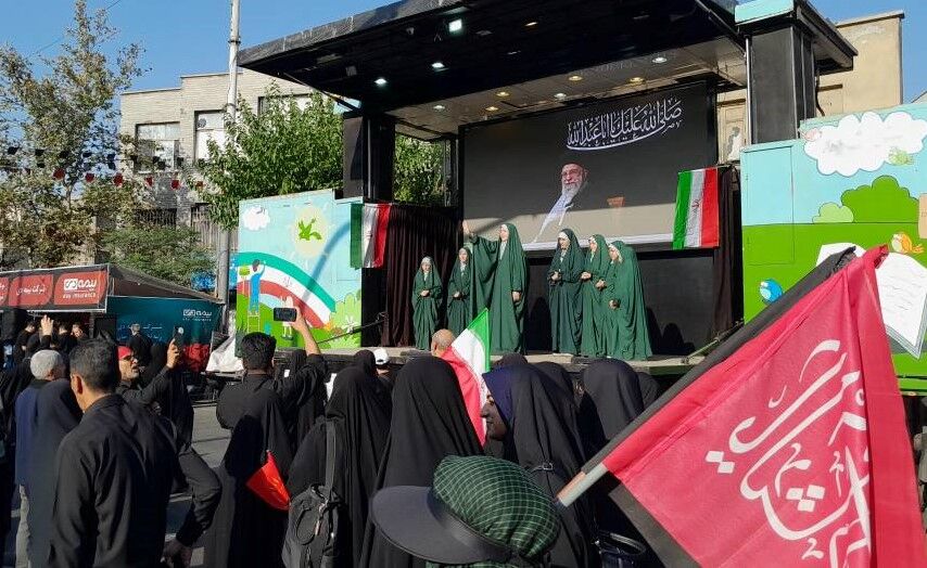 تماشاخانههای سیار کانون در مسیر جاماندگان اربعین؛ سرگرمی فرهنگی در سفرهای زیارتی