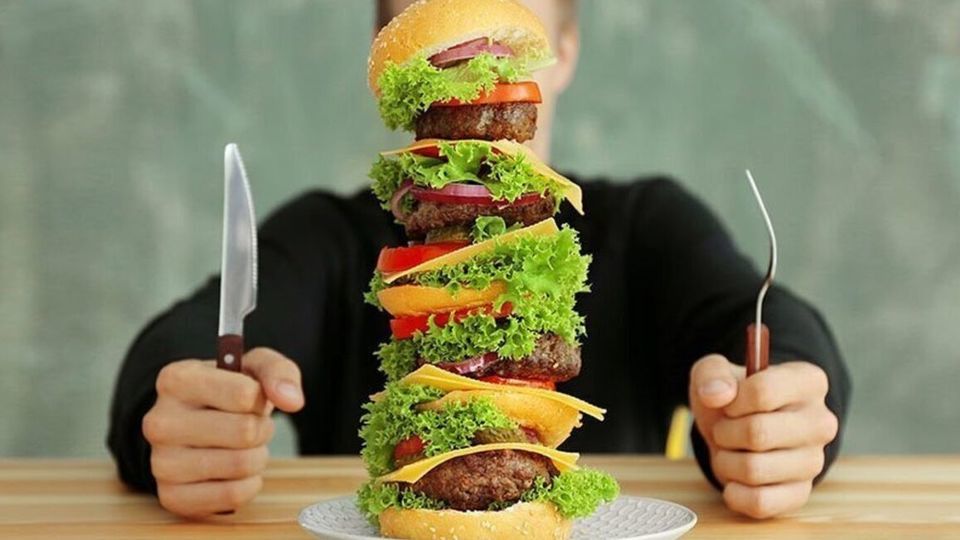 تفاوت گرسنگی واقعی و میل کاذب به غذا + چطور تشخیصشان بدهیم؟