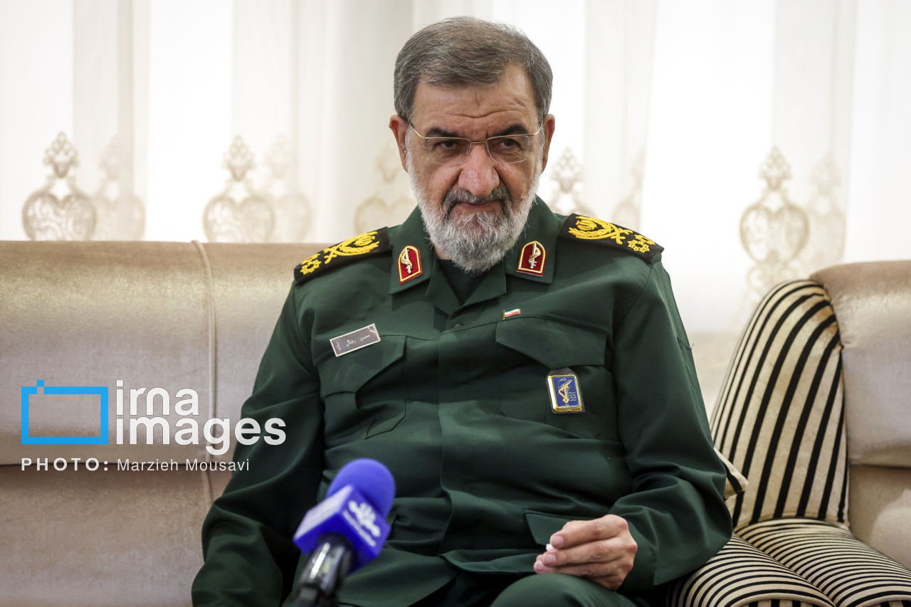 محسن رضایی درباره تحولات سیاسی و دفاعی ایران سخن میگوید