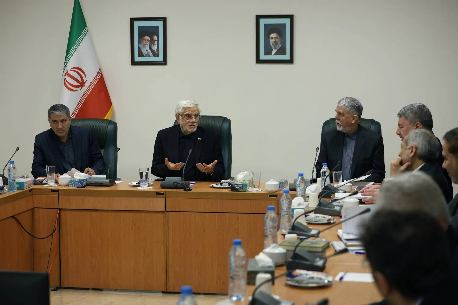 عارف: مسائل فرهنگی با بخشنامه و نگاه قیممآبانه اصلاح نمیشوند