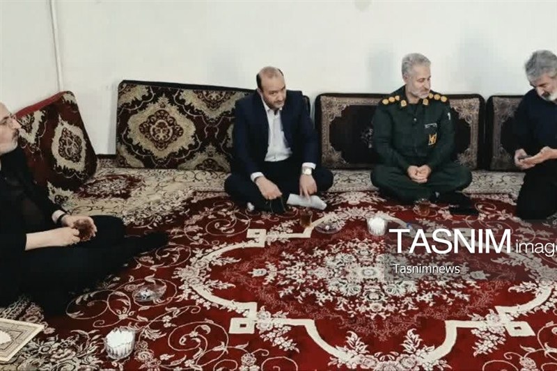 تجلیل از خانواده شهید سعید جعفریرادی در زنجان