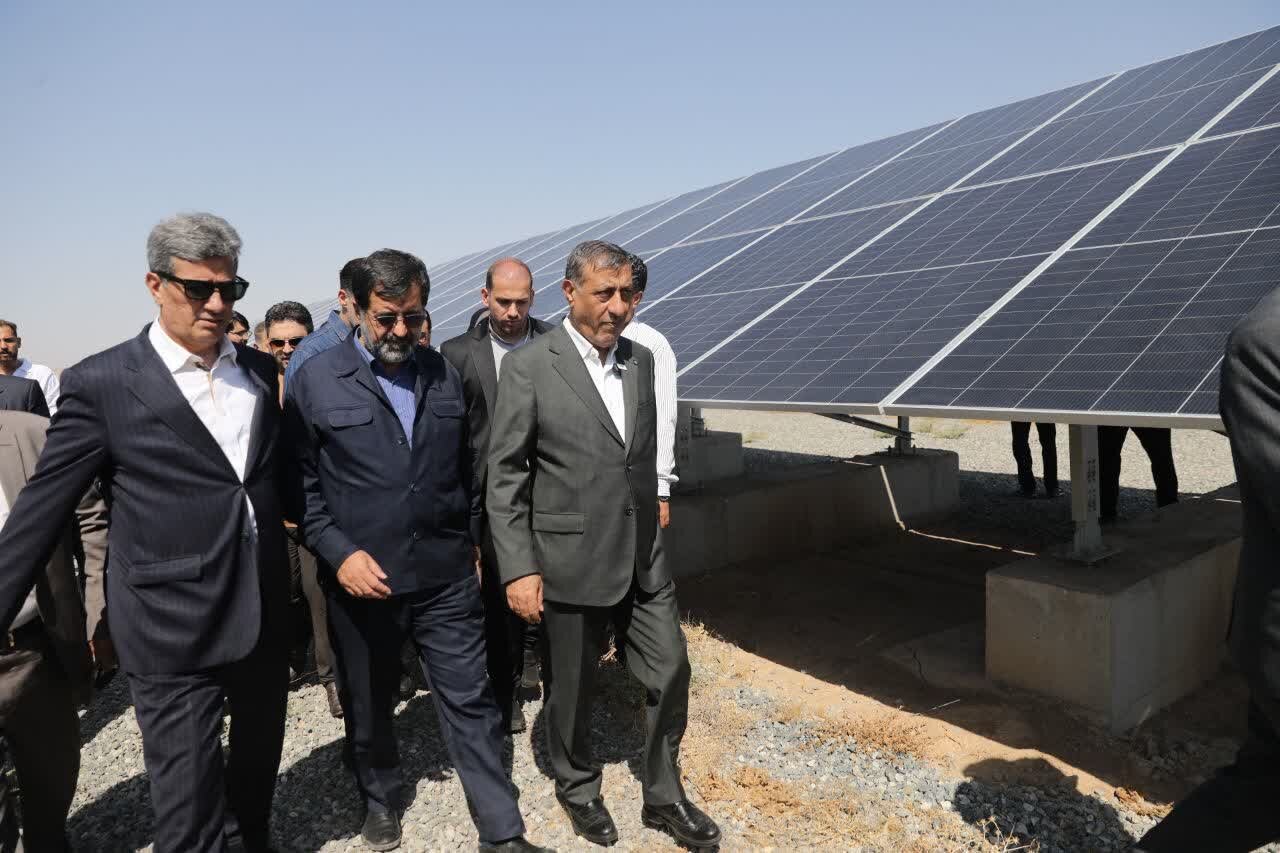 افتتاح 5 نیروگاه خورشیدی در قم