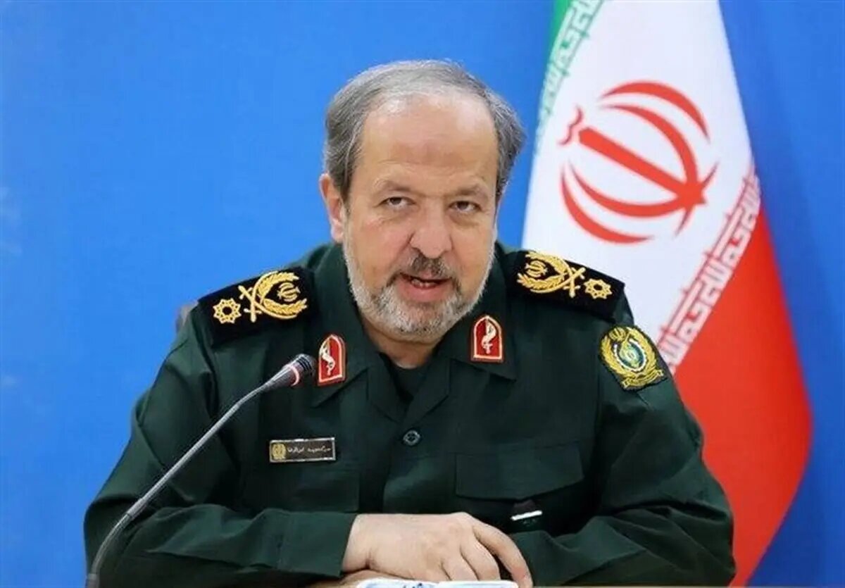 سرپرست وزارت دفاع: شگفتانگیهای دفاعی ایران در زمان مناسب آشکار میشود