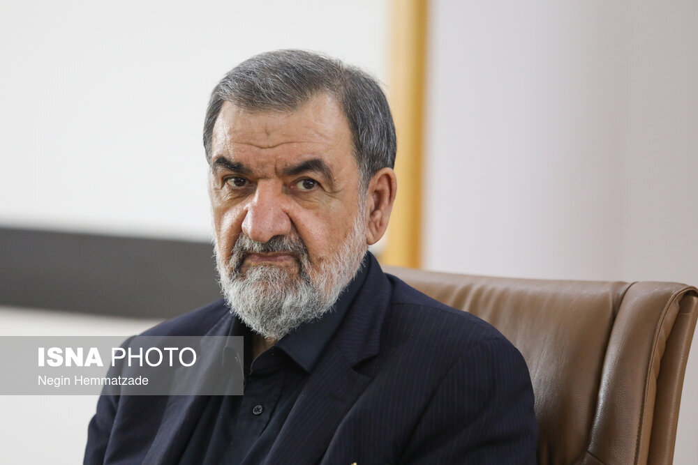 محسن رضایی: جوانان باید با تولیدات خانگی به تامین نیازهای جامعه کمک کنند