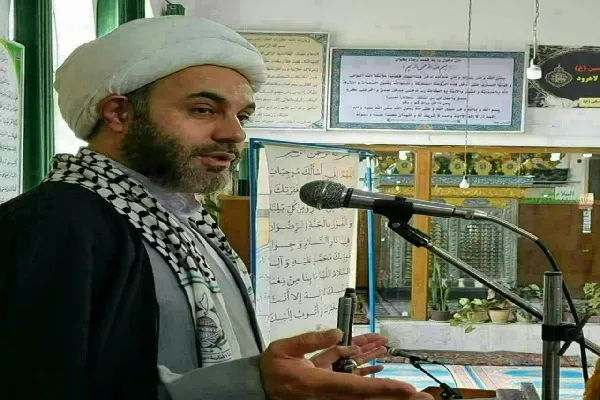 امام جمعه لاهرود: توهین به مسئولان امری غیراخلاقی است