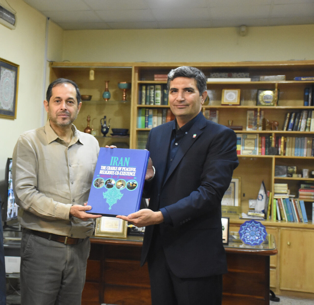 دیدار نماینده پارلمان پاکستان با مسئول خانه فرهنگ ایران در راولپندی