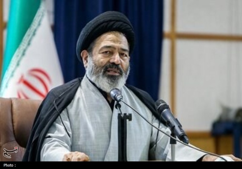 زائران حج امسال به نیابت از امام خمینی(ره) عمره و طواف انجام دادند