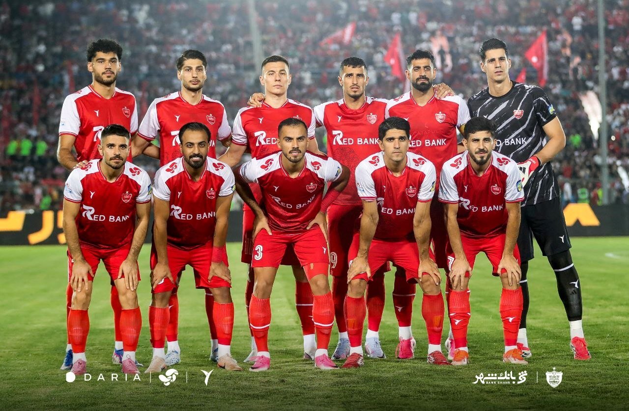 فردی در بازی پرسپولیس و استقلال خوزستان بدون لوگو دیده شد