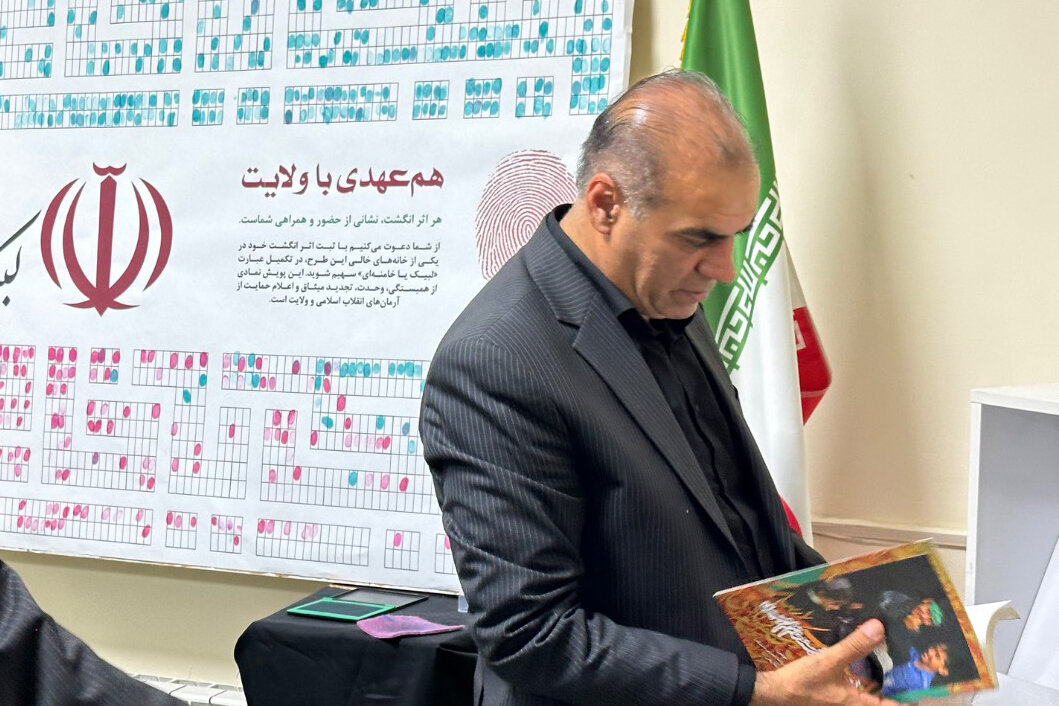 نده شدن سامانه اهدانش توسط رئیس مجمع نمایندگان ایلام در حسینیه کتاب