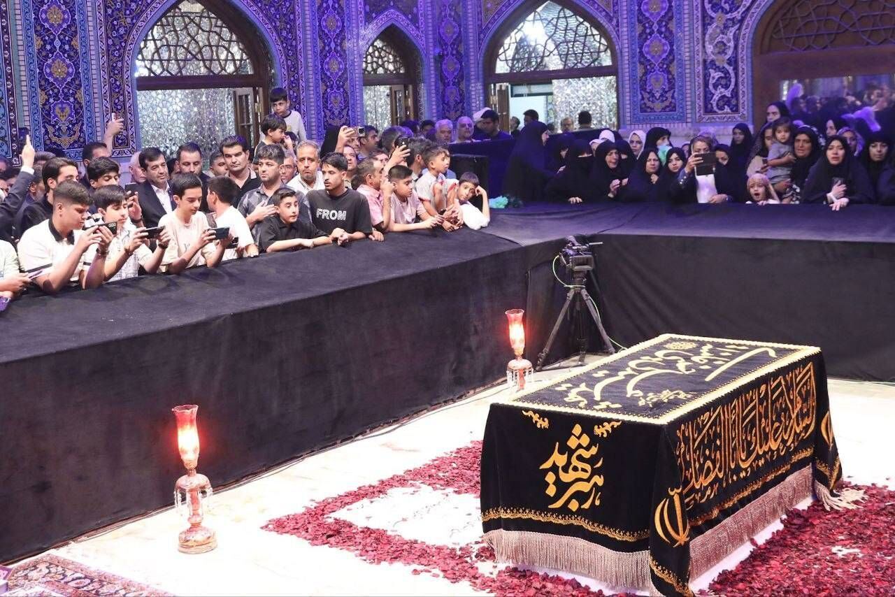 وزیر ورزش در مرقد رهبر شهید حضور یافت