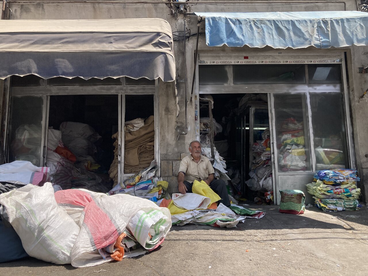 آخرین بازماندگان گونیبافان در قلب بازار تهران