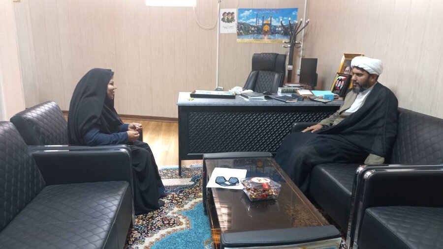 دیدار رئیس بهزیستی میناب با امام جمعه شهرستان به مناسبت هفته دولت