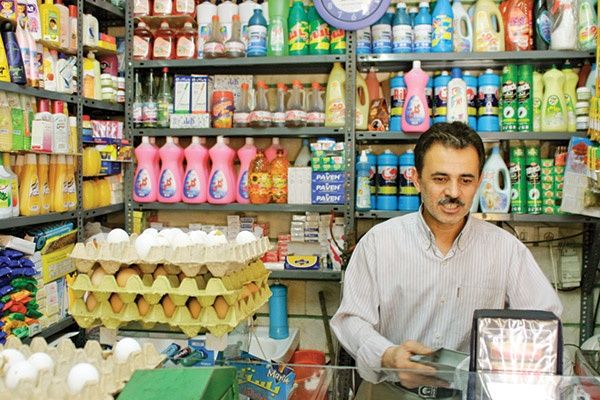 بازگشت دفتر نسیه در مغازههای تهران؛ شاخص تغییر رفتار اقتصادی خانوارها