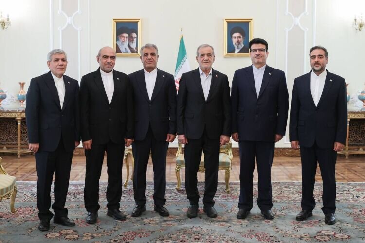 تأکید پزشکیان بر دیپلماسی «برد-برد» در مراسم بدرقه سفیران جدید