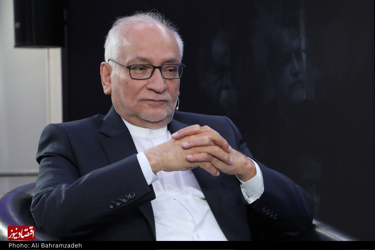مرعشی تأکید کرد: مردم پس از جنگ خواهان زندگی با عزت هستند.