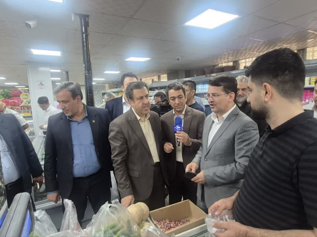 بازدید از روستابازار کرمانشاه و توزیع سیبزمینی تنظیم بازاری