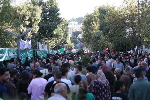 مهمانی امت احمد(ص) در قلب سنندج؛ چهارمین جشن میلاد پیامبر در پیادهراه فردوسی