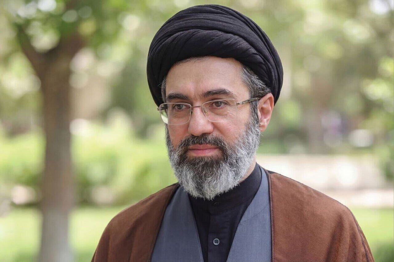 انتشار تصویر جدید از آیتالله سیدمجتبی خامنهای