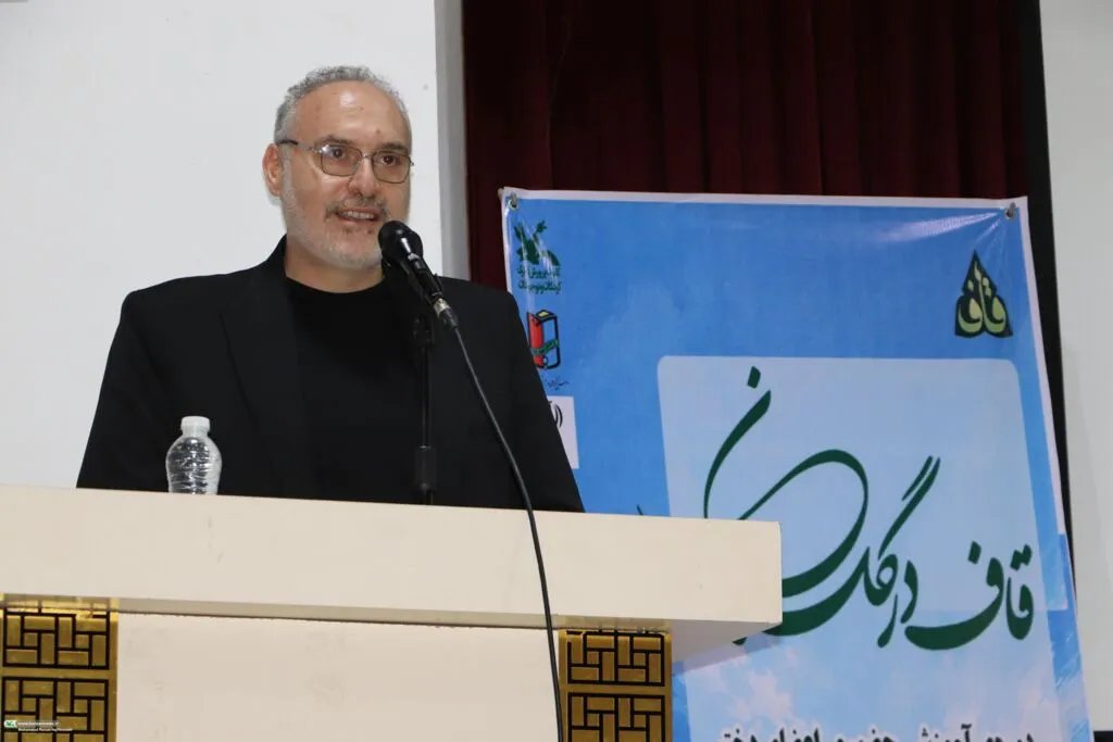 افشین علا: زبان فارسی رکن اصلی هویت فرهنگی ایرانیان است