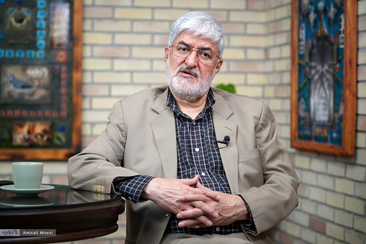 مطهری از پیچیدگی معادلات سیاسی و اقتصادی ایران در برابر فشارهای آمریکا می‌گوید