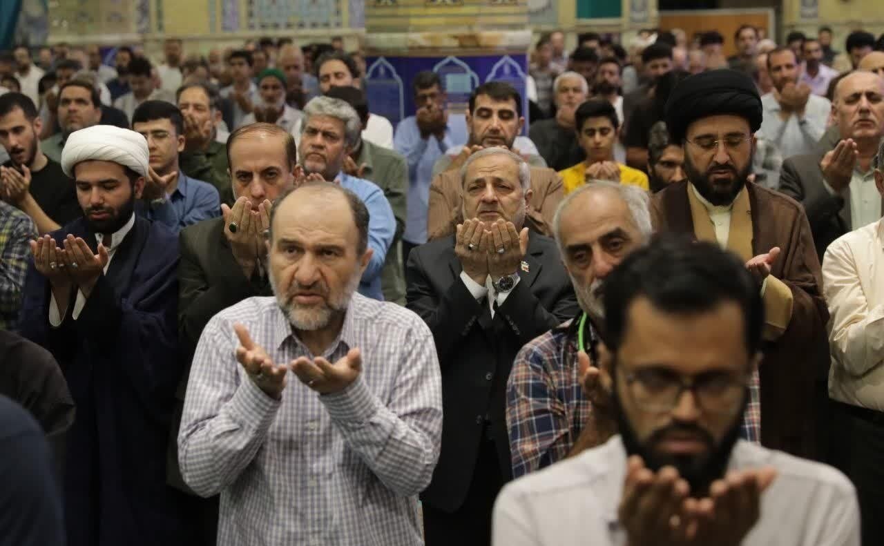 علیرضا کاظمی در قم؛ زیارت جمکران و دیدار با مراجع تقلید