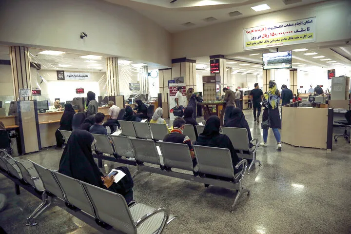 ممنوعیت بلوکه کردن وام‌ها و اجبار به توثیق حساب نقدی توسط بانک‌ها