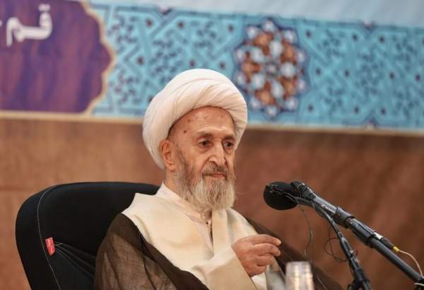 آیت‌الله سبحانی: مسیر کمال انسان در گرو پیروی از نور پیامبر(ص)