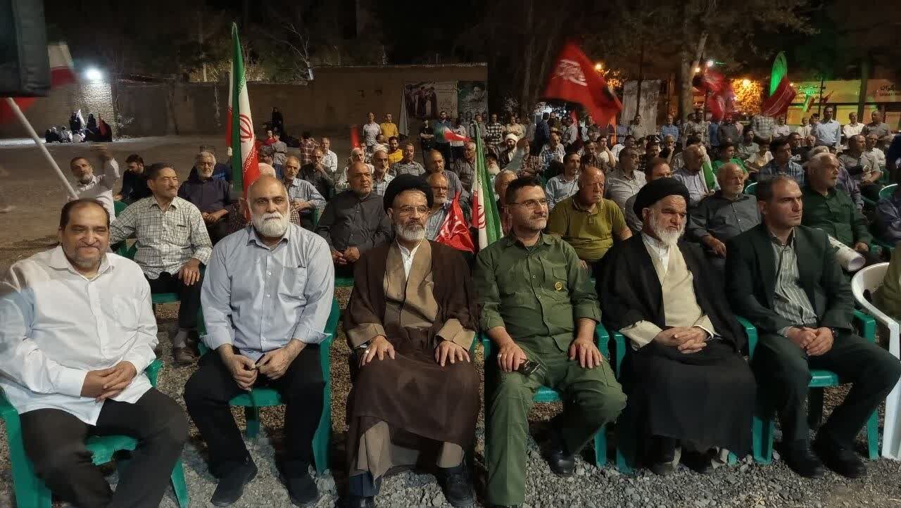 ۱۸۴ شب متوالی ایستادگی؛ تجمع حماسی مردم نطنز در میدان ۱۷ شهریور