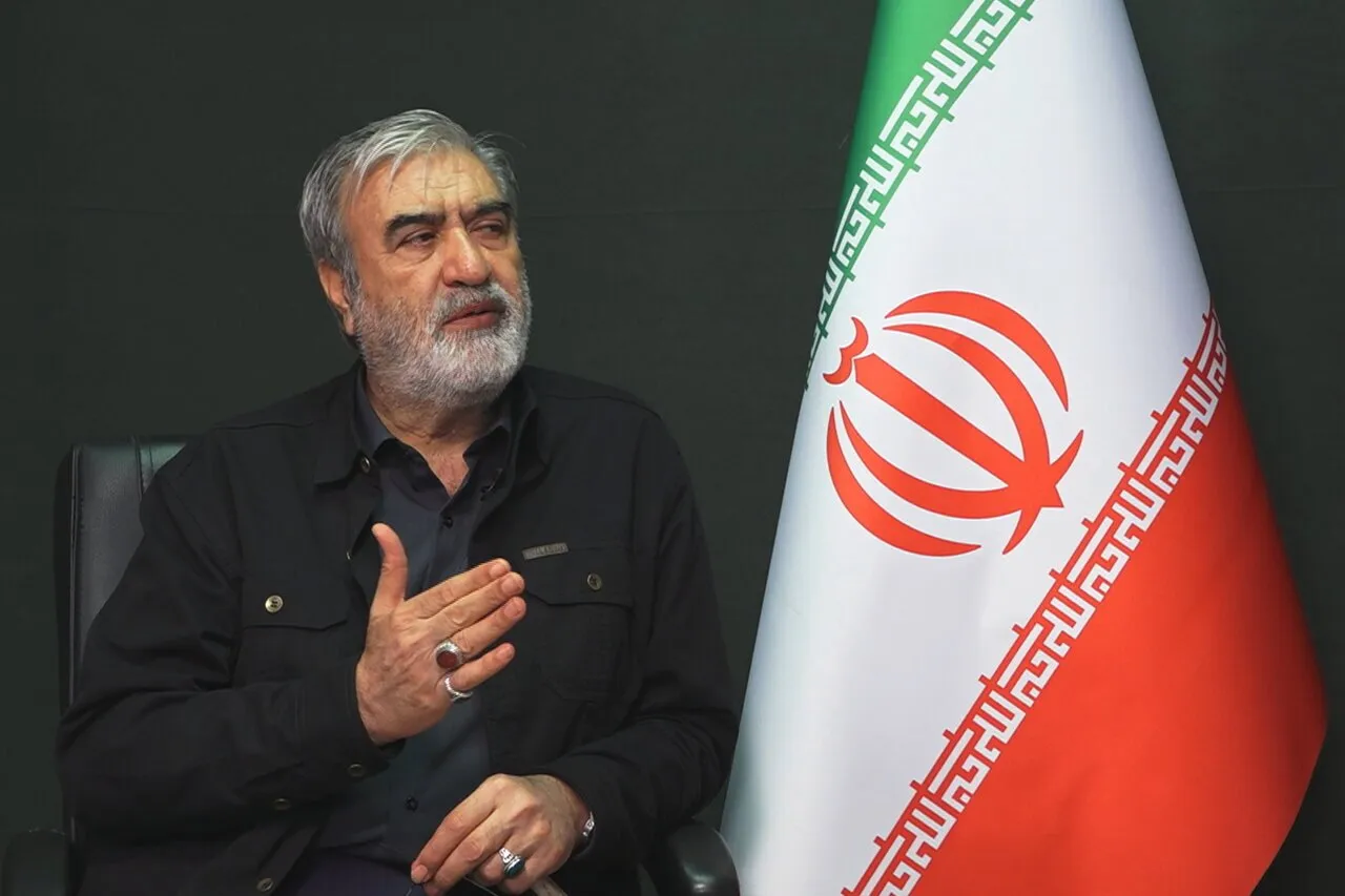 عزیزی: معادلات خلیج فارس تغییر کرد؛ تنگه هرمز با اراده ایران باز می‌شود