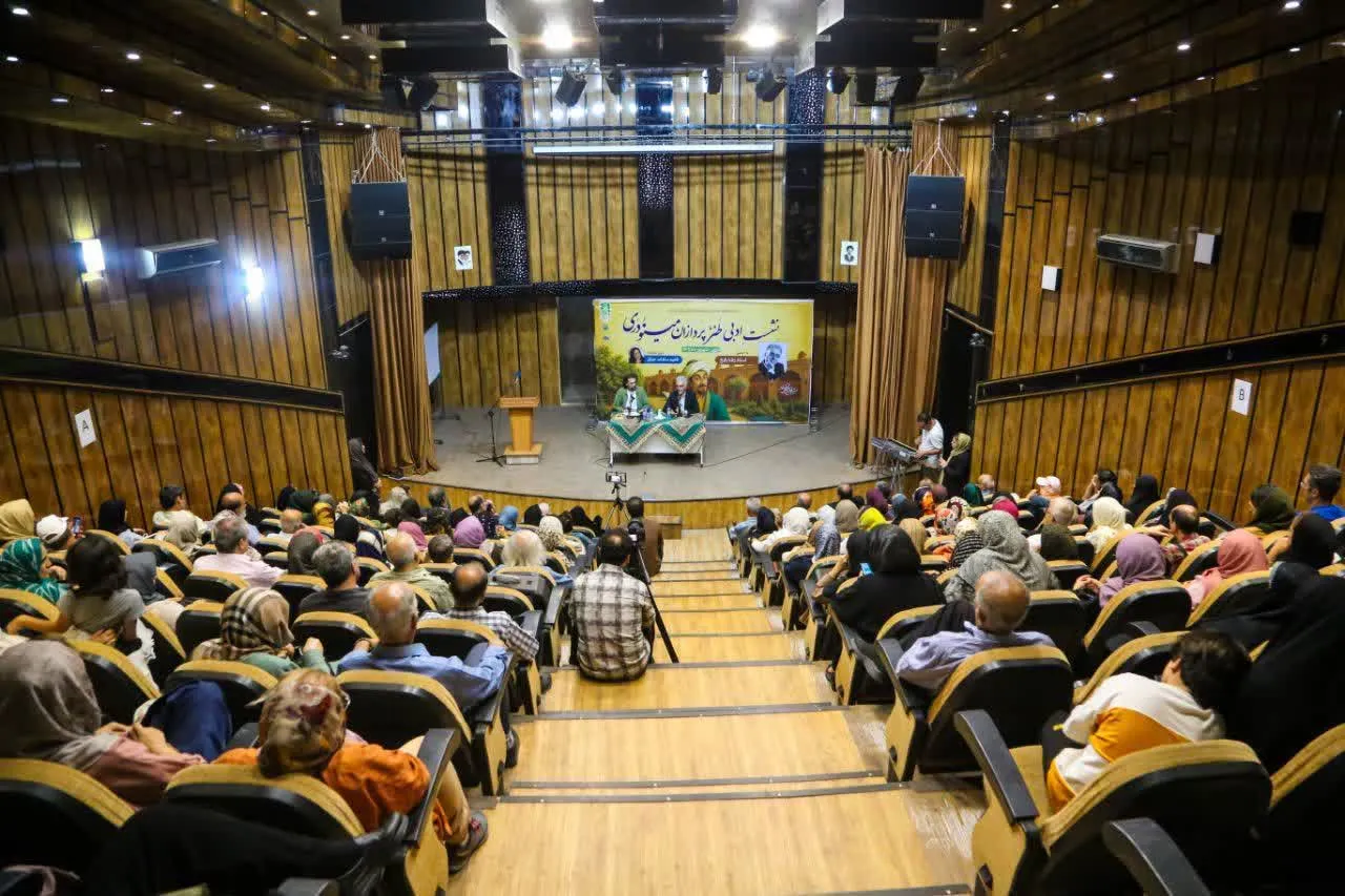 تحلیل طنز و رویکردهای اجتماعی در نشست «طنزپردازان مینودری» قزوین